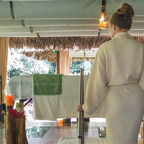 lady in the wellness spa at la selva